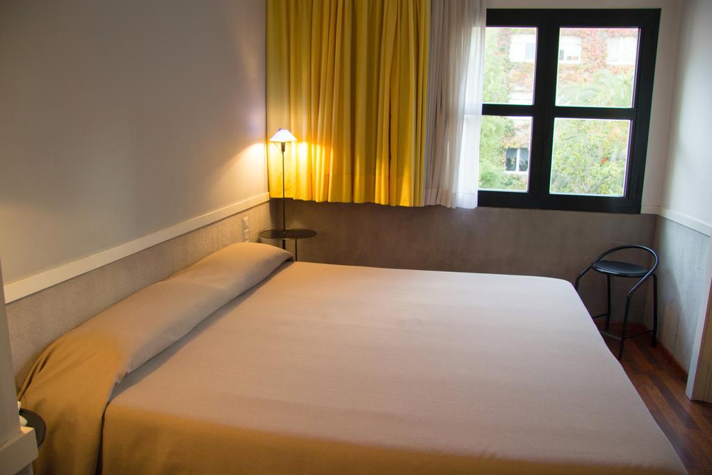 Apartamentos Descartes Barcelona Eksteriør bilde